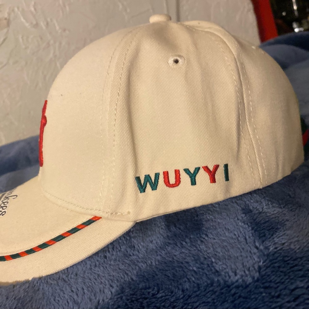 While Yankees baseball hat - Picture 2 of 2